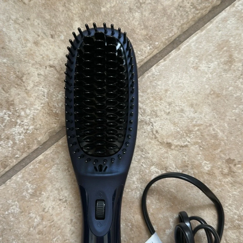 Never used Aquage (BabylissPRO) Blue Thermal Paddle Brush. In box.